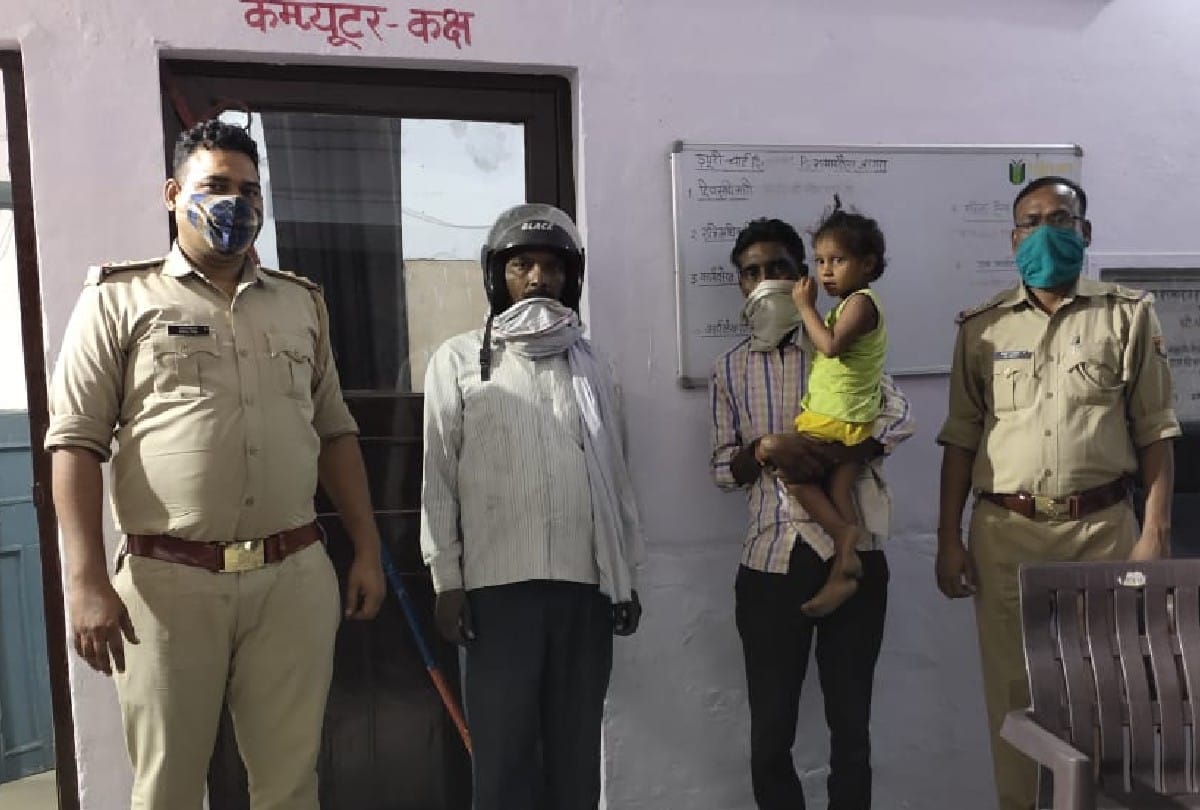 Police transported four-year-old girl and 80-year-old to home in agra