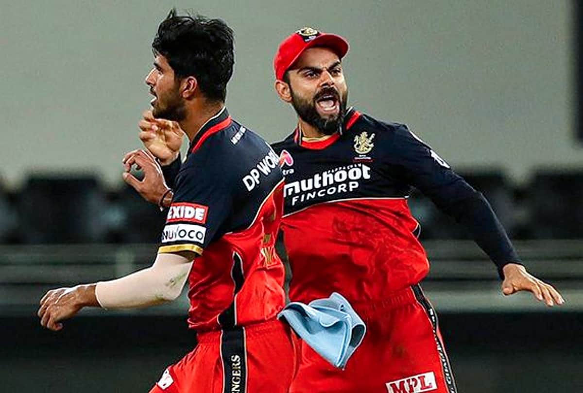 IPL 2020 Anushka Sharma Flying Kiss To Virat Kohli For His 90 Runs