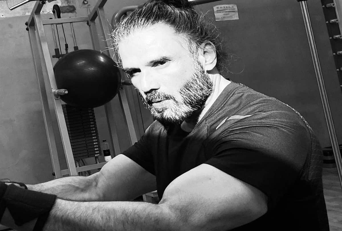 Suniel Shetty came front to donate oxygen concentrator among needy people amid covid outbreaks