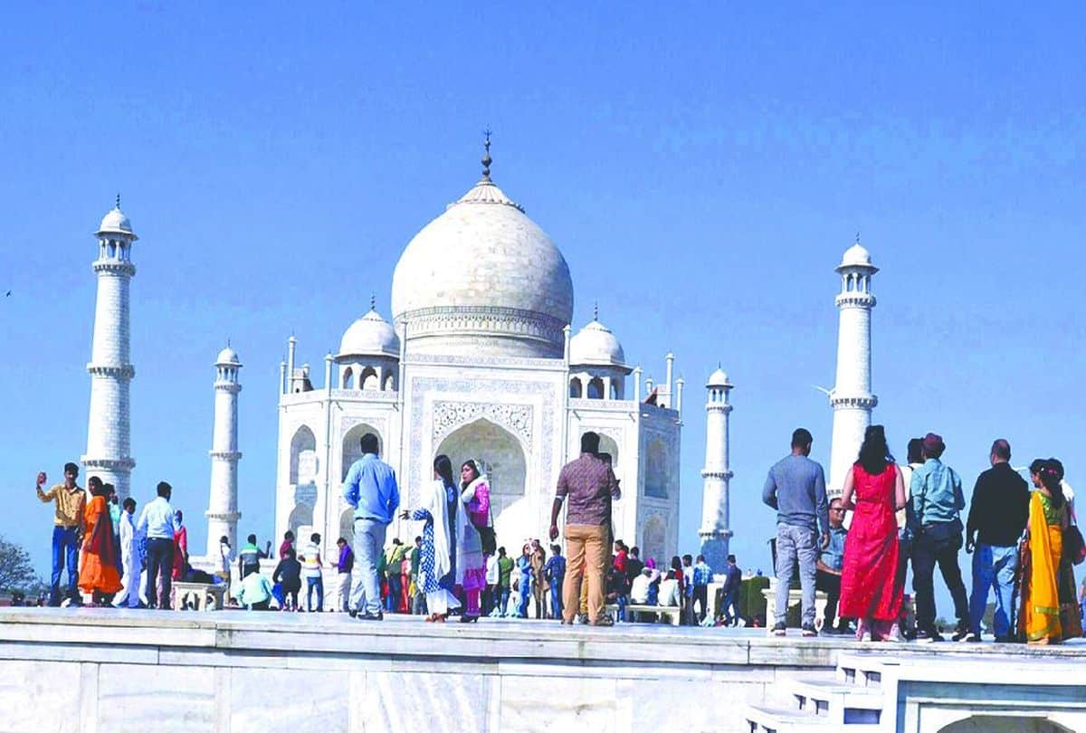 Taj Mahal Visits In Full Moon Night Today