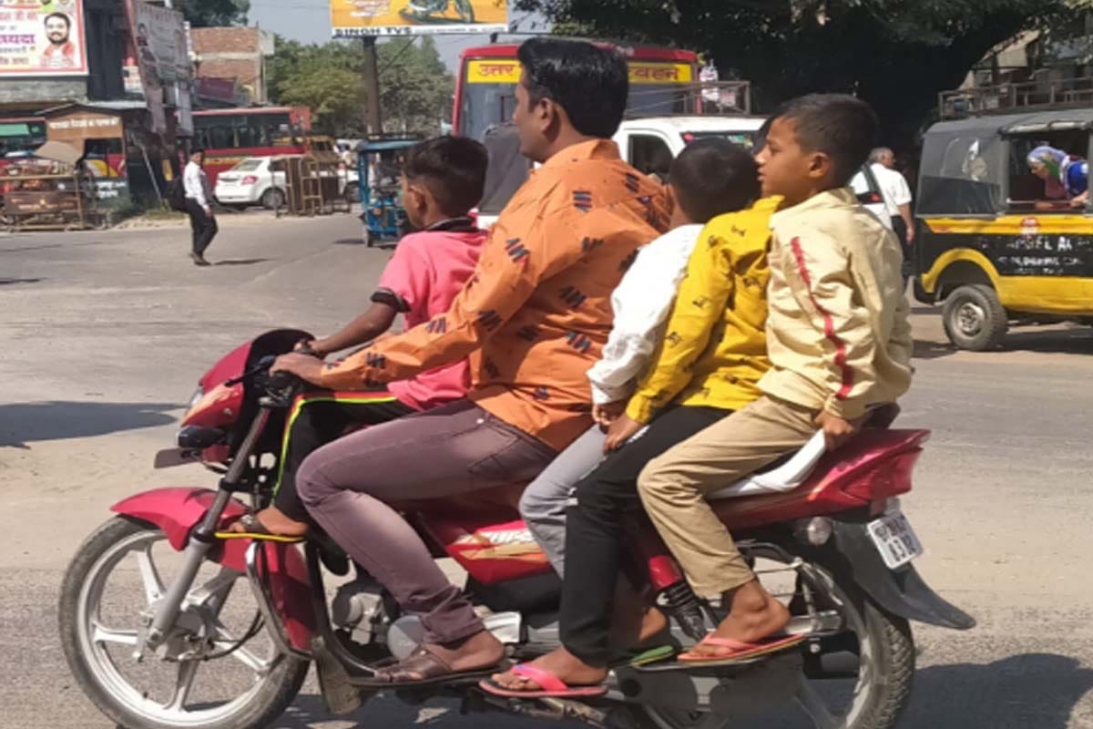 Up: scooty Race on roads, bike speed crosses hundred, parents giving death key in hand of teenagers