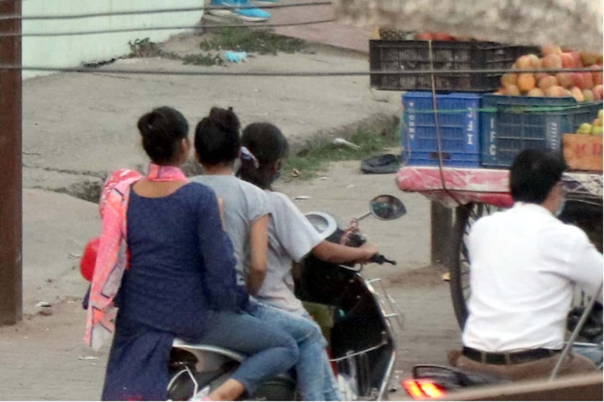 Up: scooty Race on roads, bike speed crosses hundred, parents giving death key in hand of teenagers