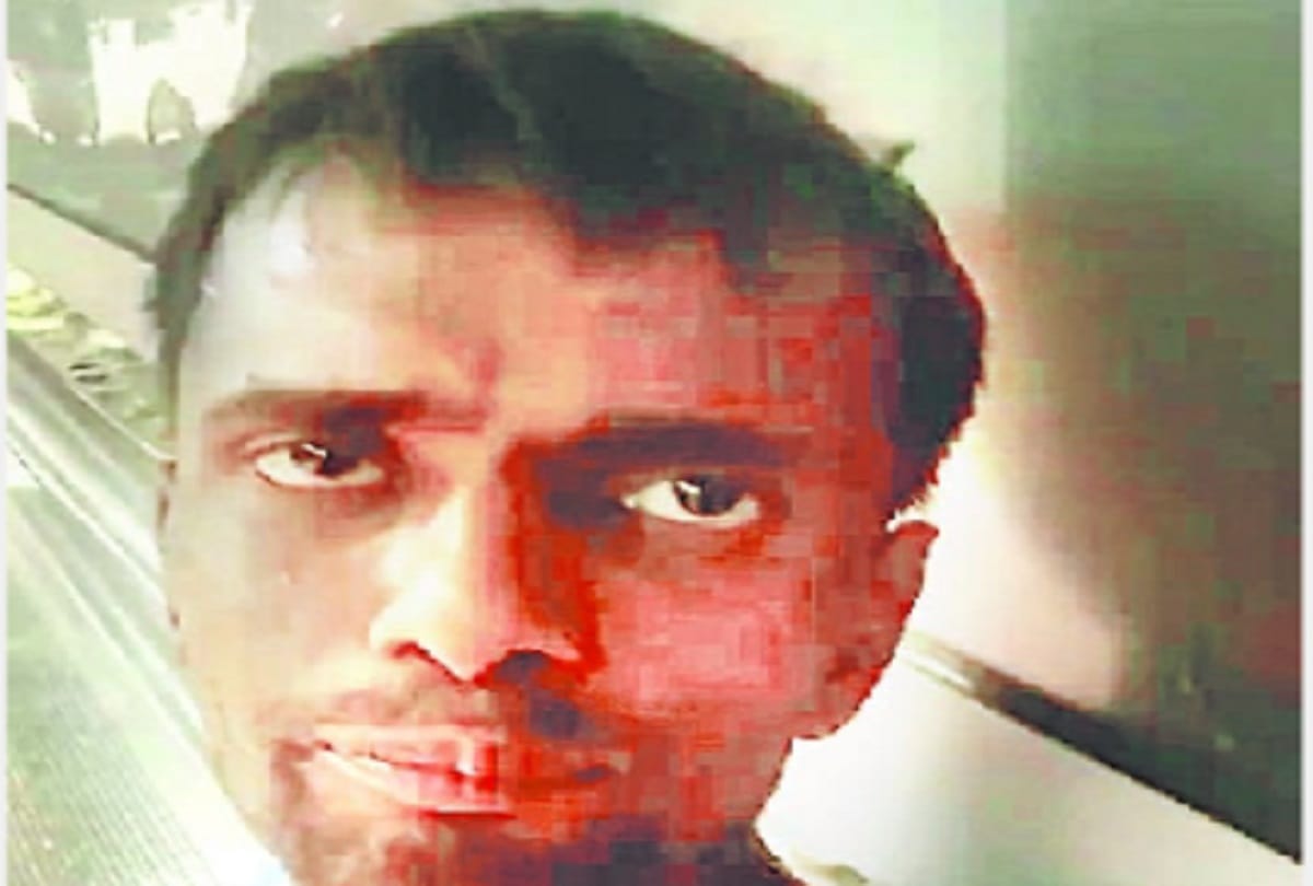 Despite having worms in the legs and melting in the hand, the patient was driven away in delhi