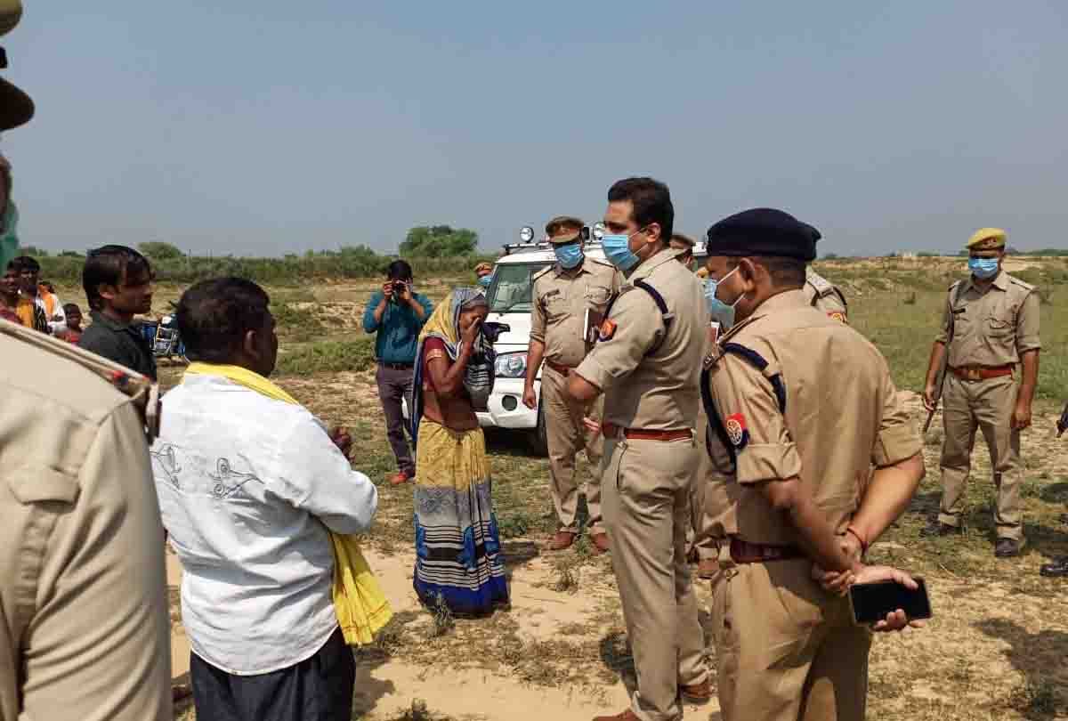 After killing woman, dead body thrown in the field