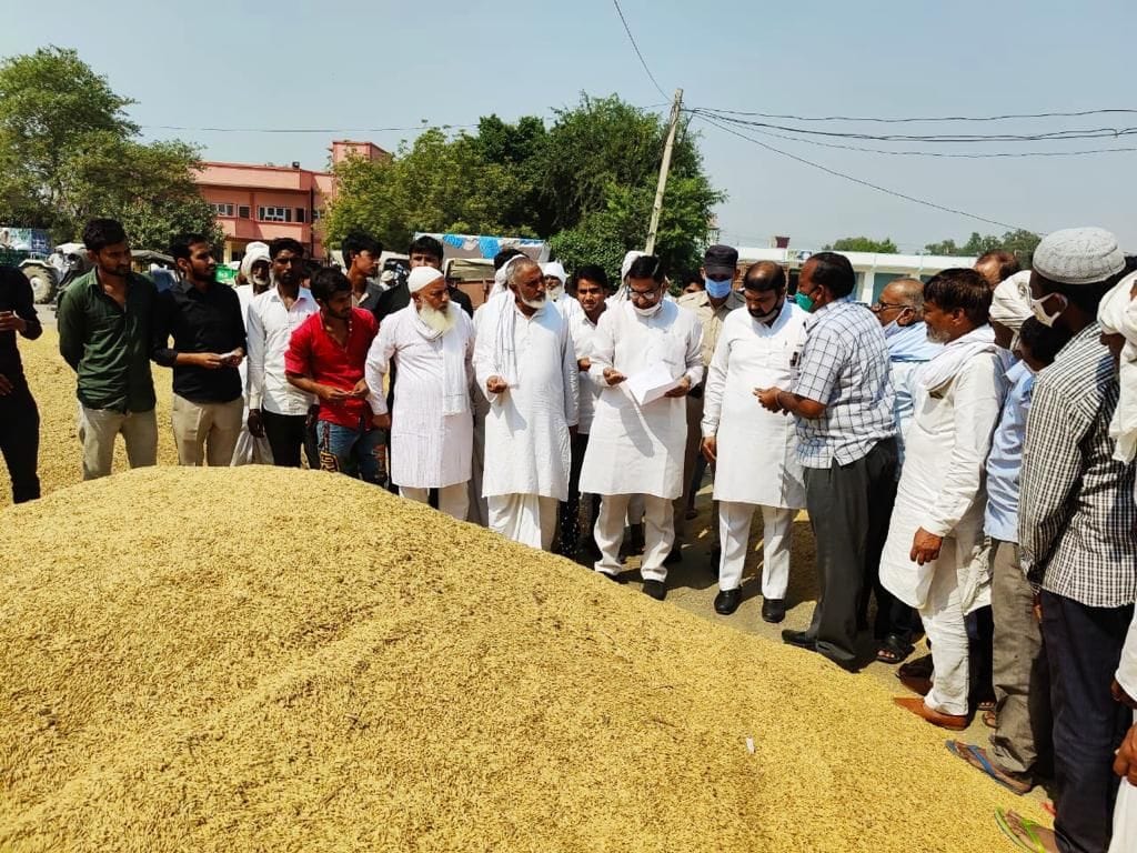 MLA listened to farmers' problems in Mandi