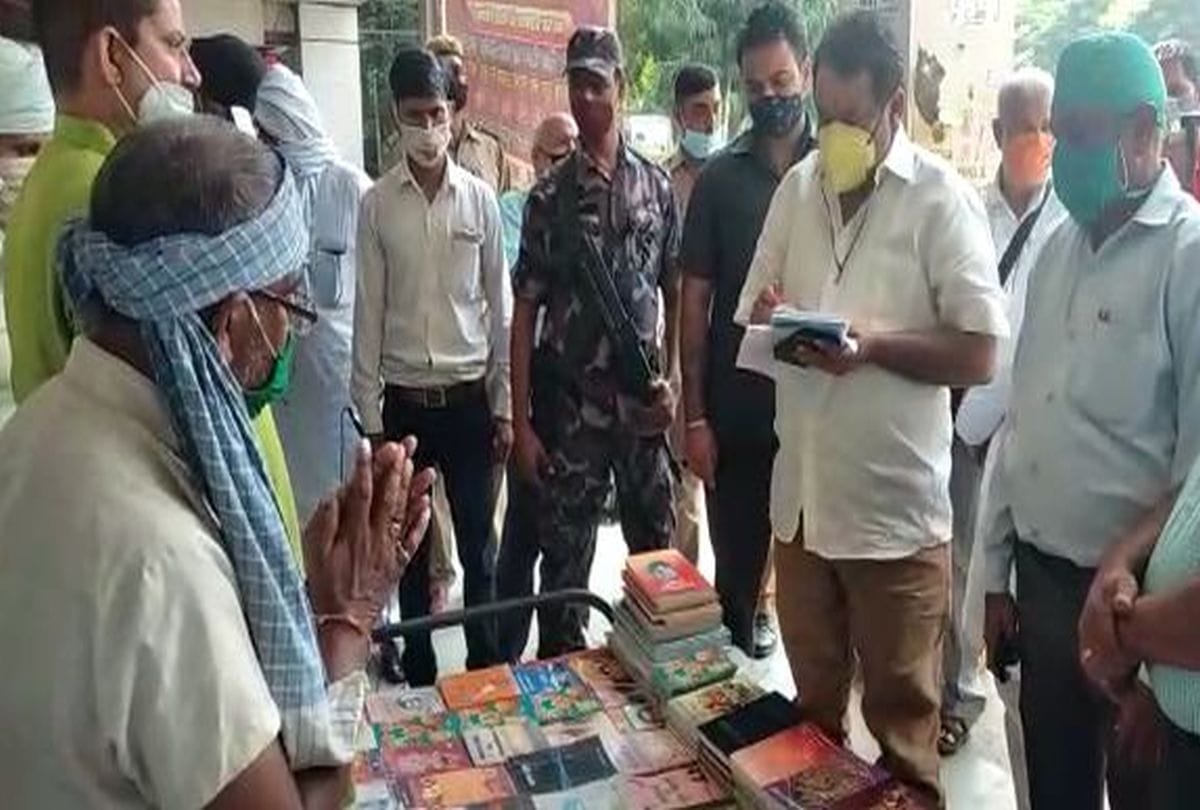 BJP MP and District Magistrate helped Divyang book seller Budhilal in Agra