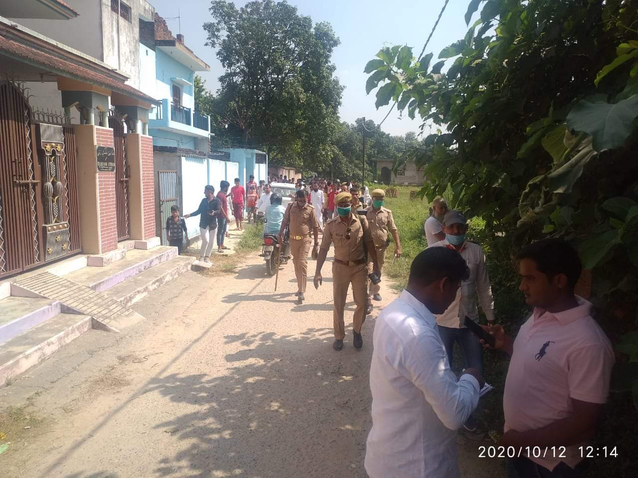 Azamgar killing: After killing of two friends third one is also fighting battle to death knife attack in azamgarh up