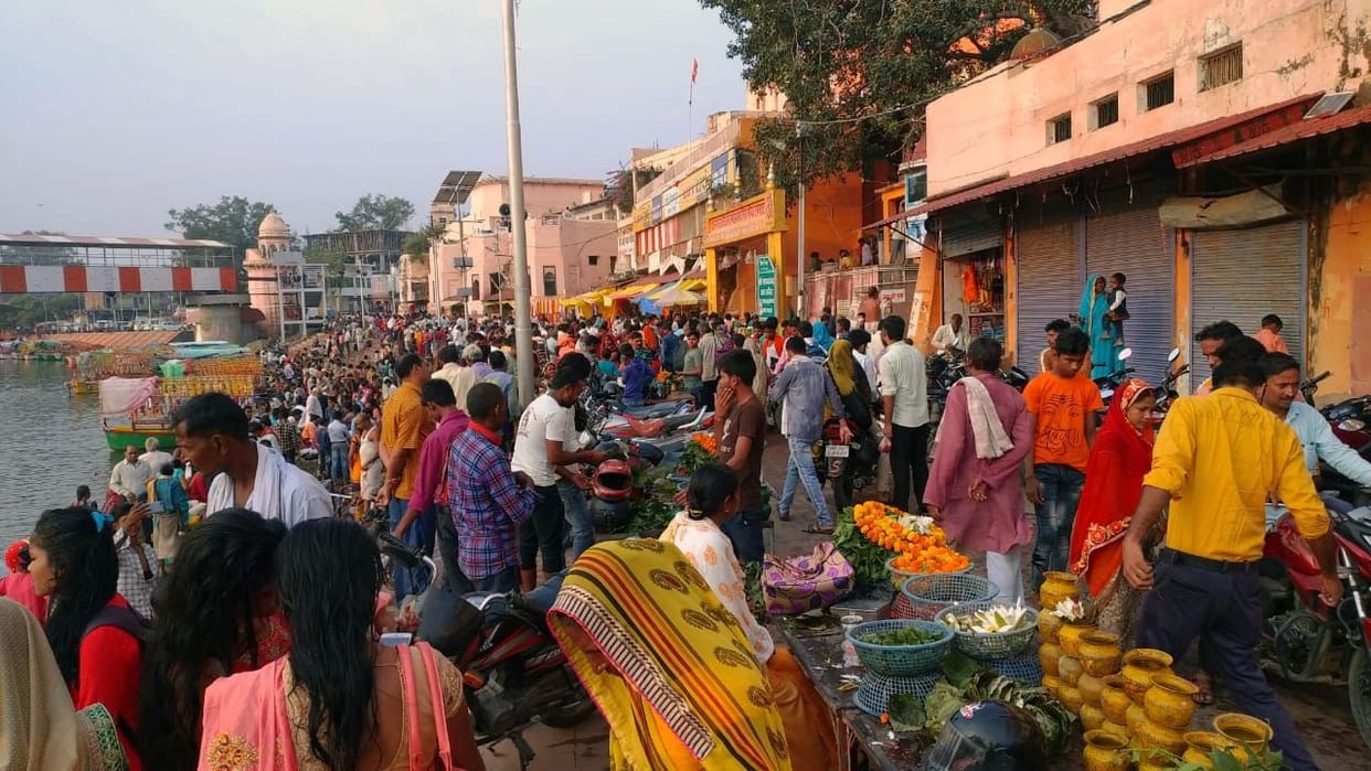 Crowds of devotees thronged the pagoda on the last Monday of the month of More
