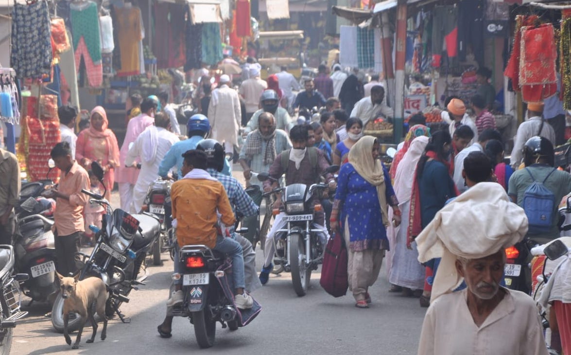 Crowd in the market after weekly closure