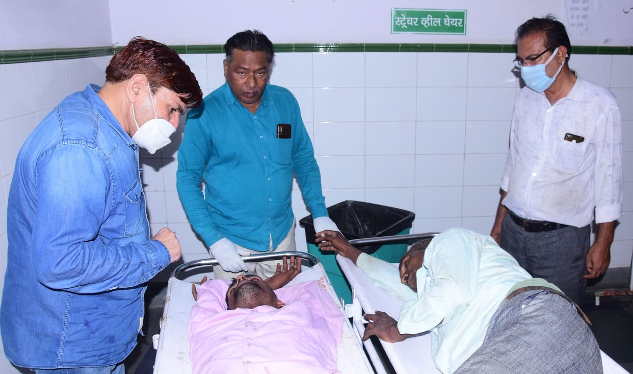 six injured infiring in sambhal