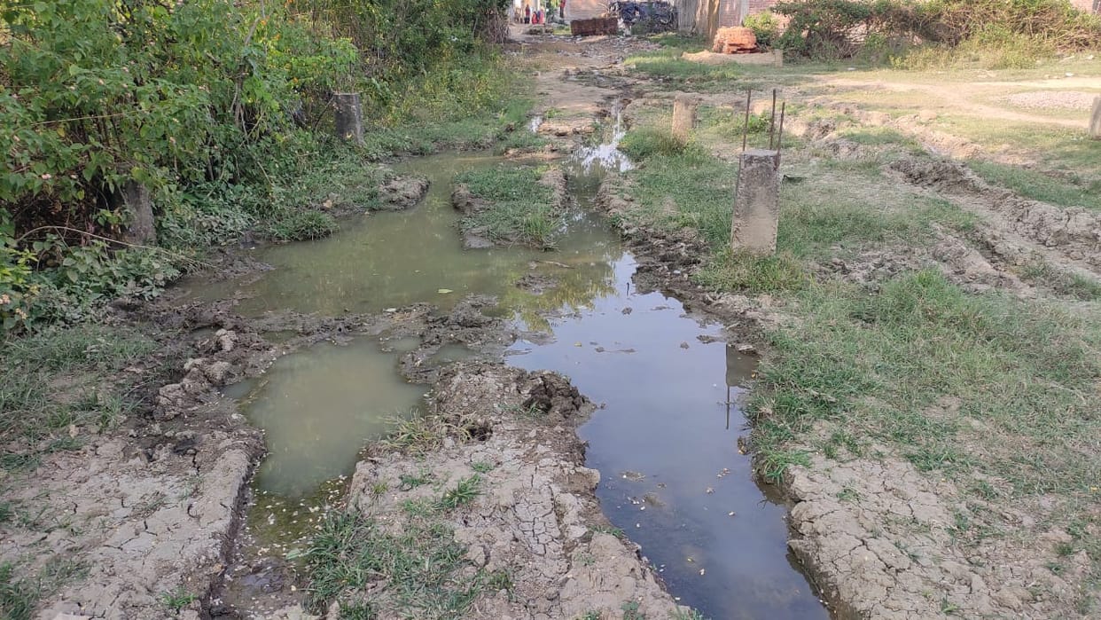 NO DRAINAGE and road pisnari colony