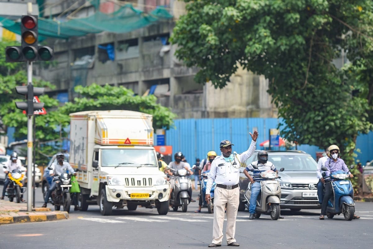 Mumbai Light failure created trouble for people, watch photos