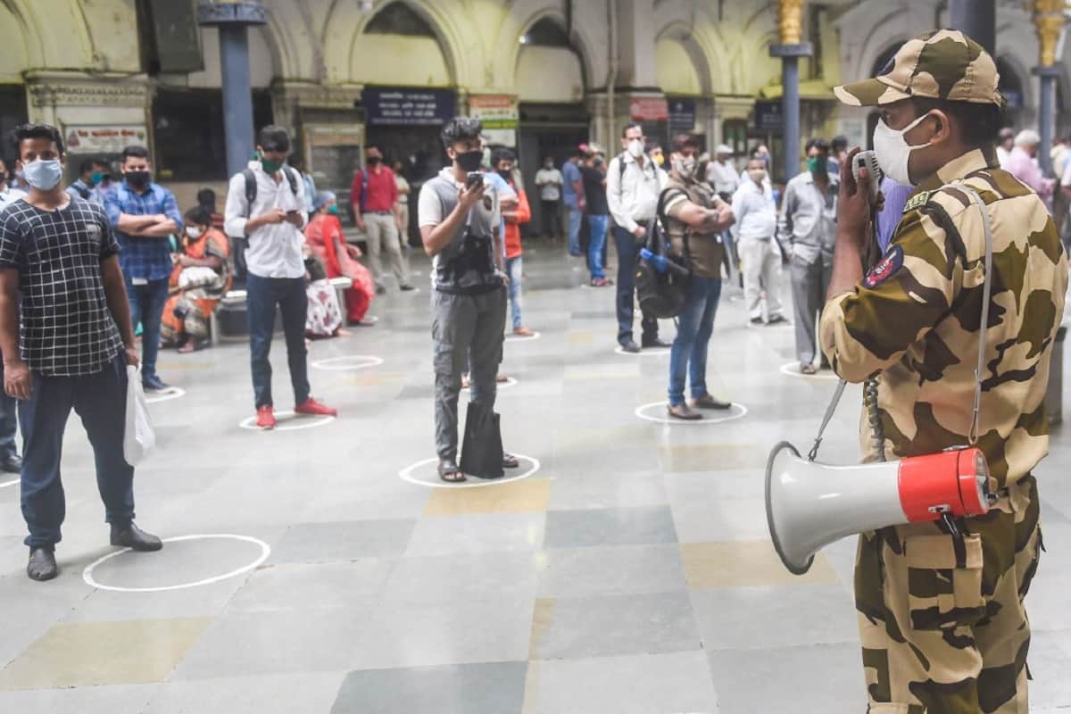 Mumbai Light failure created trouble for people, watch photos