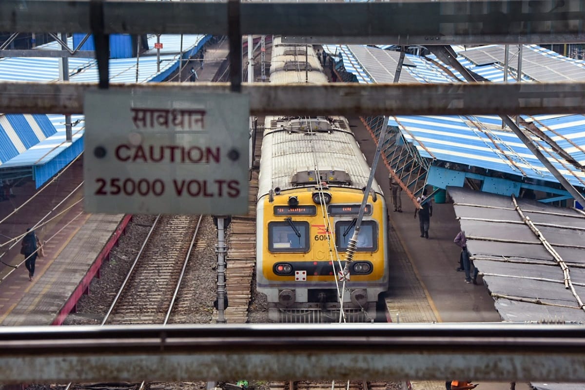 Mumbai Light failure created trouble for people, watch photos