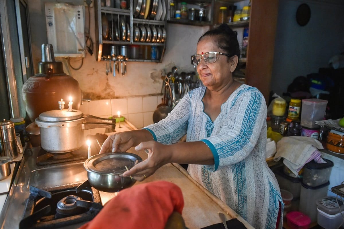 Mumbai Light failure created trouble for people, watch photos