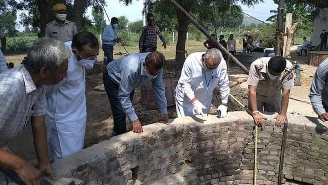A labourer is trapped down 90 feet for 13 days in sumerpur tehsil in pali district Rajasthan, Administration has not been able to rescue him