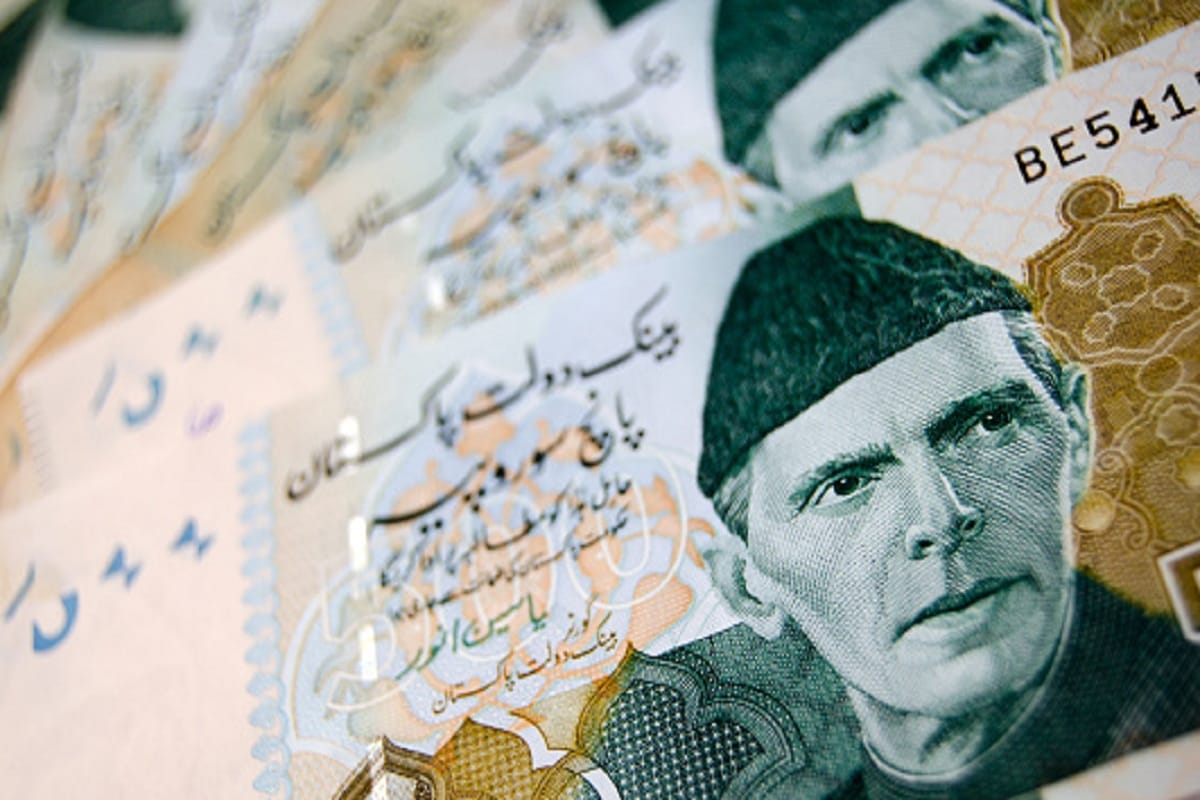 know about why Pakistan government is printing more currency notes and its   affect on economy