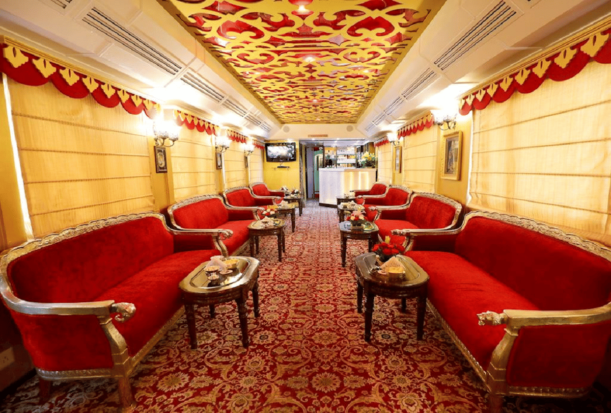 palace on wheels famous luxury trains of india which gives the feeling of royal journey