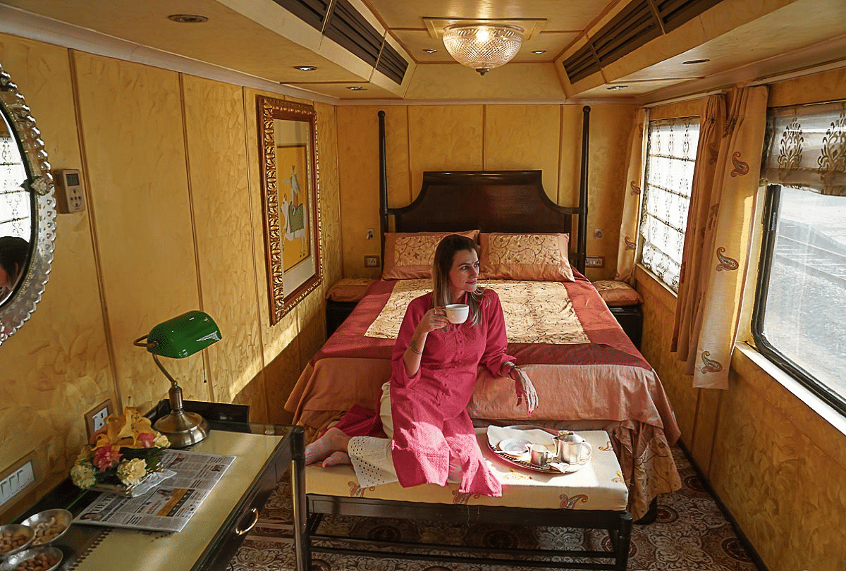palace on wheels famous luxury trains of india which gives the feeling of royal journey