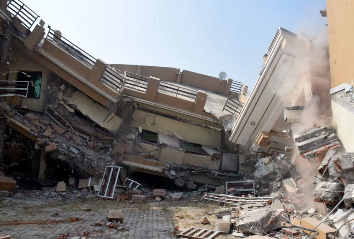 Former MLA Vijma Yadav's brother History sheeter Ramlochan's guesthouse pda demolished