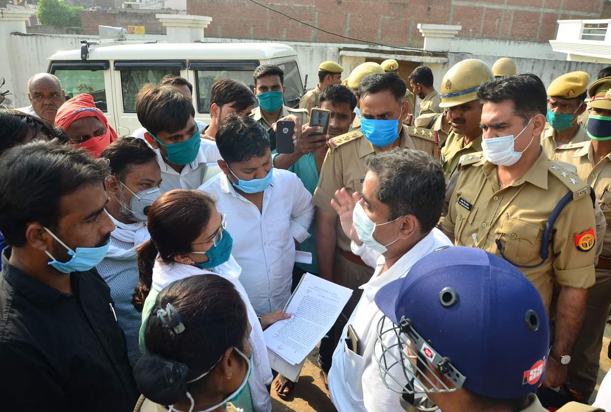 Former MLA Vijma Yadav's brother History sheeter Ramlochan's guesthouse pda demolished