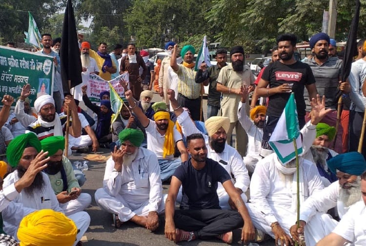 Farmers protest in Jalandhar of Punjab when BJP State President Ashwani Kumar Sharma reached the city