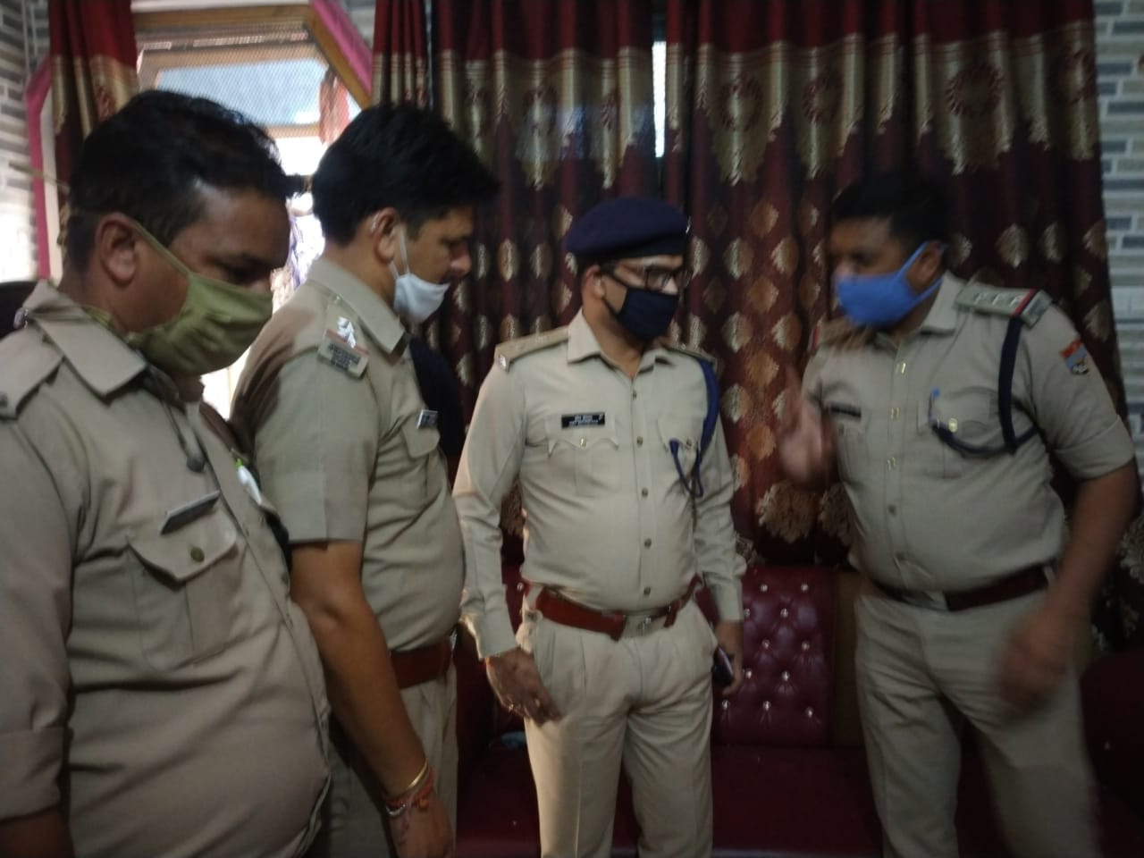 state convener of All India Hindu Mahasabha shot himself, took steps after wife death