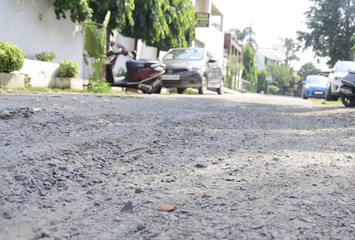 condition of roads in VIP areas in lucknow
