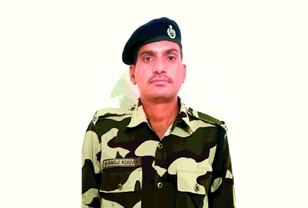 CISF personnel saved passenger's life by giving CPR at metro station