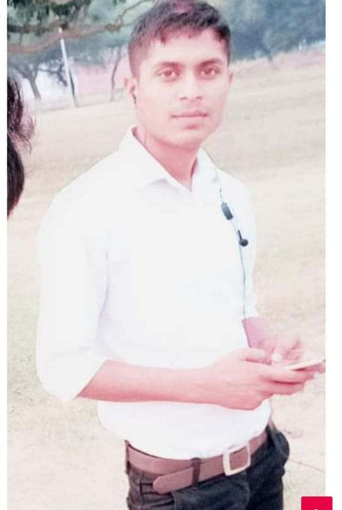 sandigdh haalaat mein mila yuvak ka shav, hatya kee aashanka