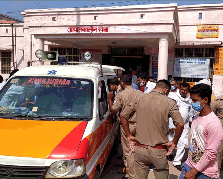 Azamgar killing: After killing of two friends third one is also fighting battle to death knife attack in azamgarh up