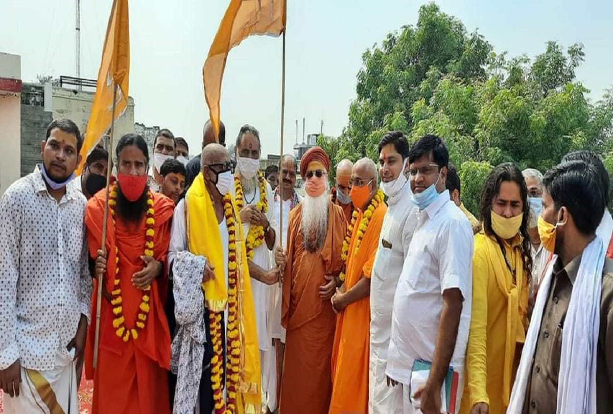 Morari Bapu visited Thakurji in Vrindavan