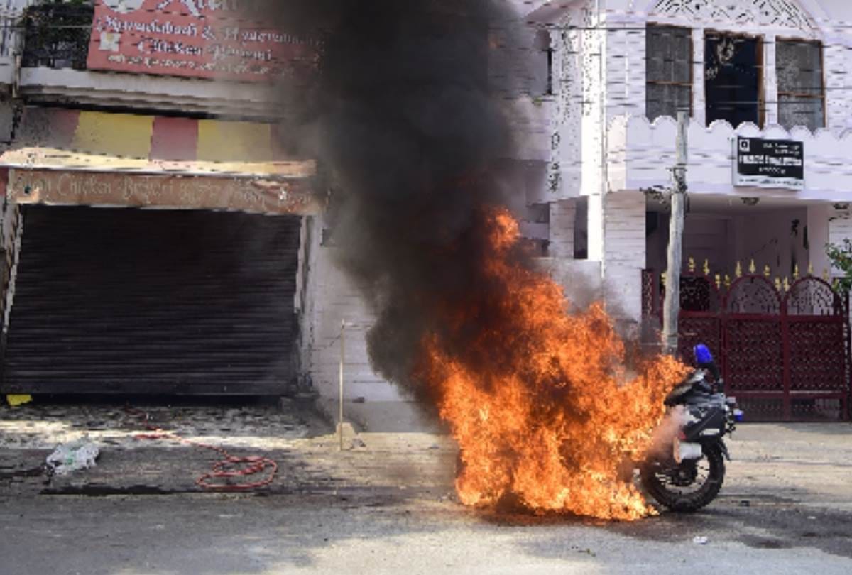a running bike caught fire in lucknow
