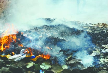 air pollution garbage burnt in agra despite the ban