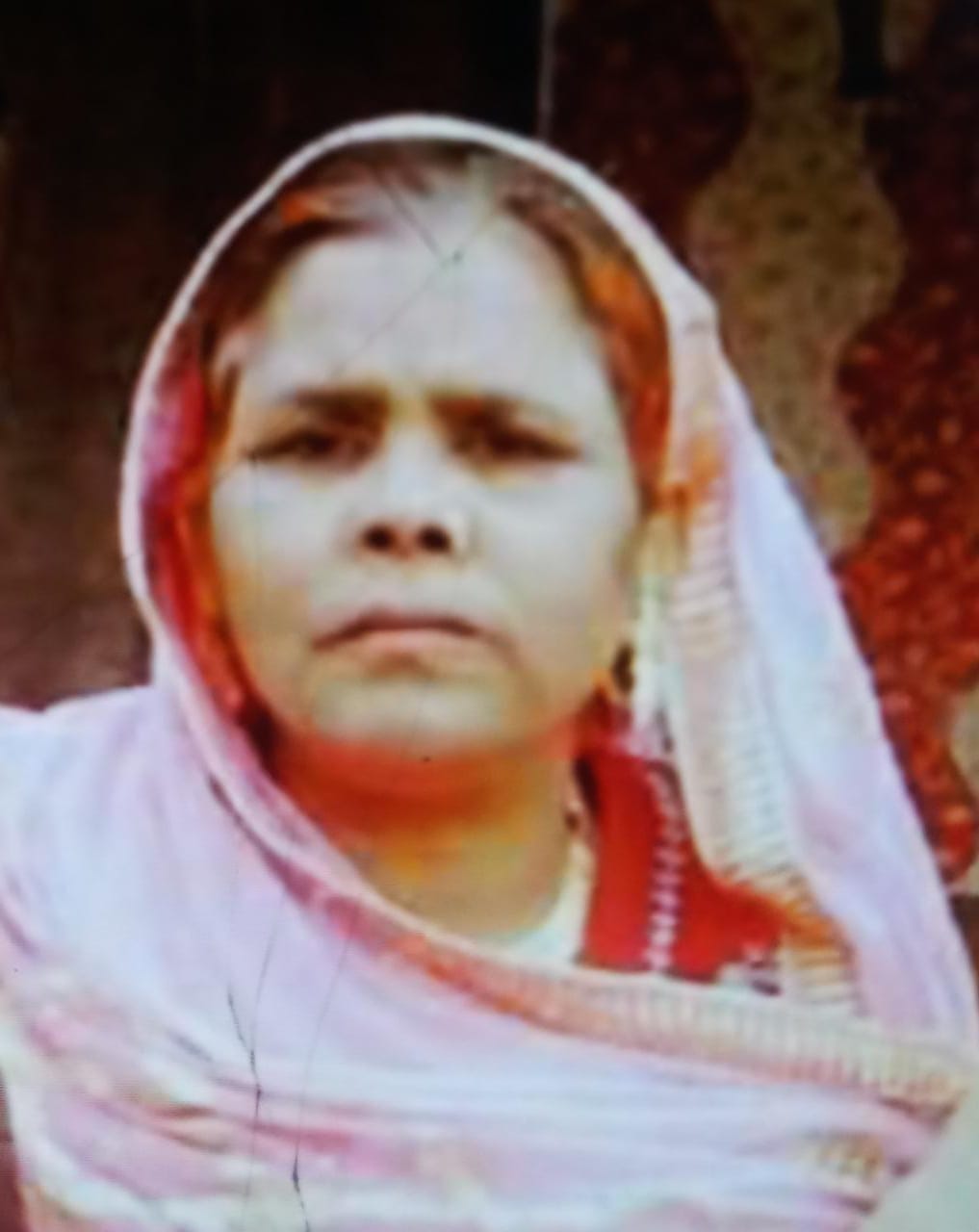 A woman escaped from the house to go to the bank