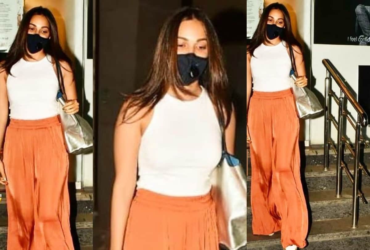 kiara advani peach silk palazzo pants with white top and silver tote bag in hottest trend