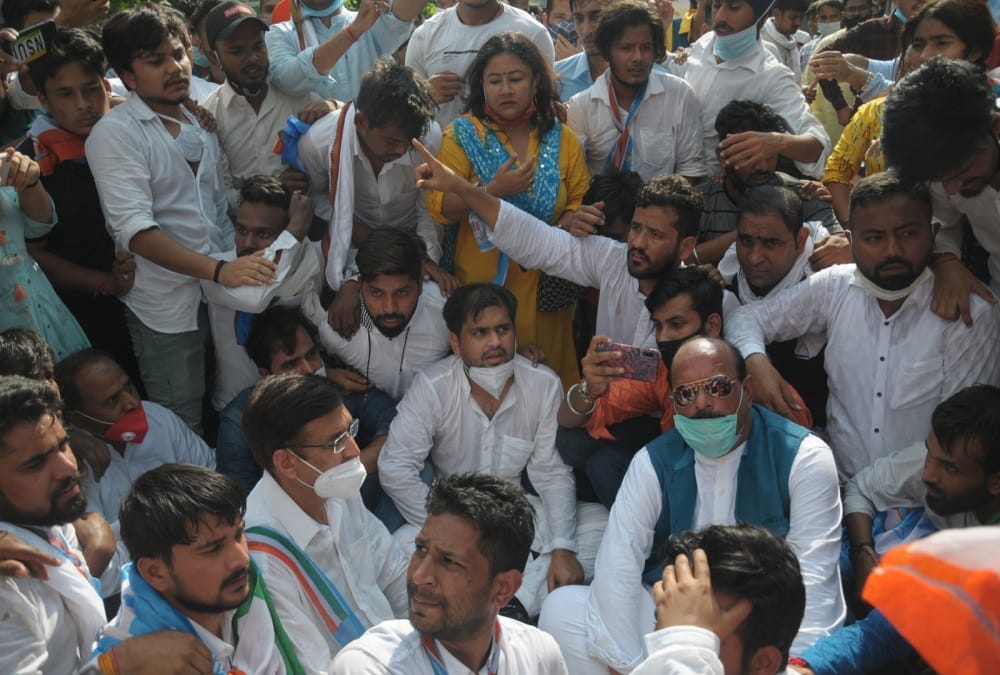 Dehradun: Former Cm Harish rawat and nsui Workers Protest during secretariat march, 250 Arrested