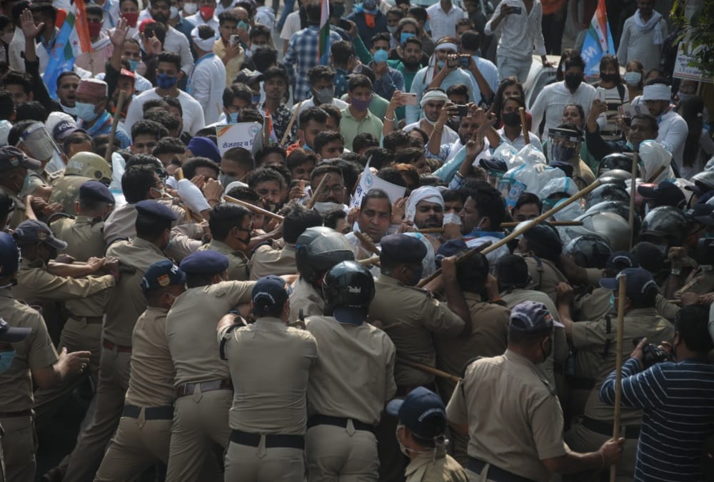 Dehradun: Former Cm Harish rawat and nsui Workers Protest during secretariat march, 250 Arrested