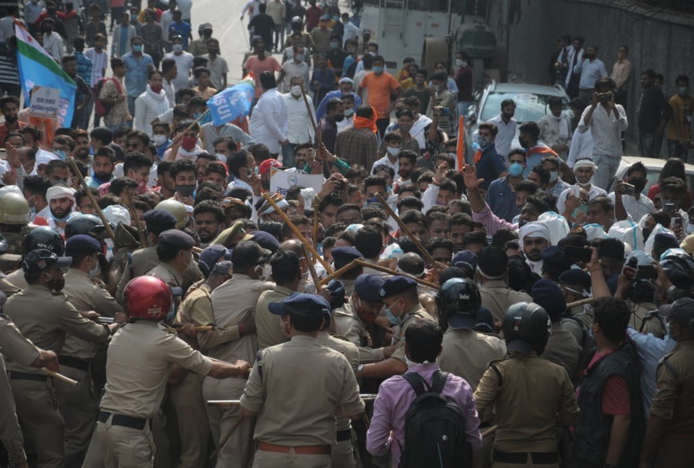 Dehradun: Former Cm Harish rawat and nsui Workers Protest during secretariat march, 250 Arrested