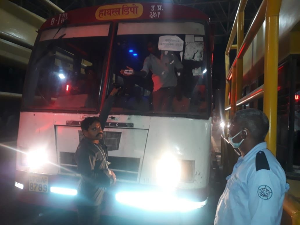 Trouble: A one kilometer long line is also seen in Fastag lane