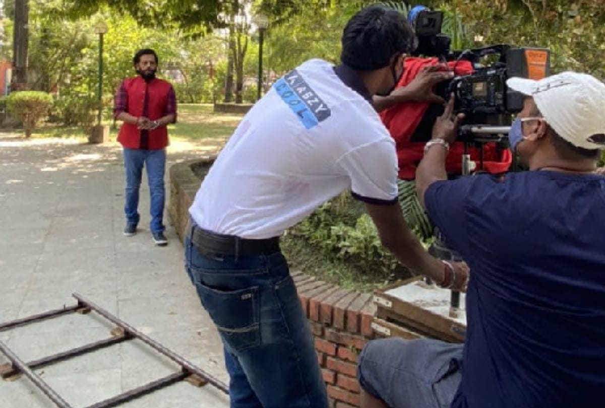 MP Ravi Kishan said Service and employment in Gorakhpur simultaneously by web series and Films shooting