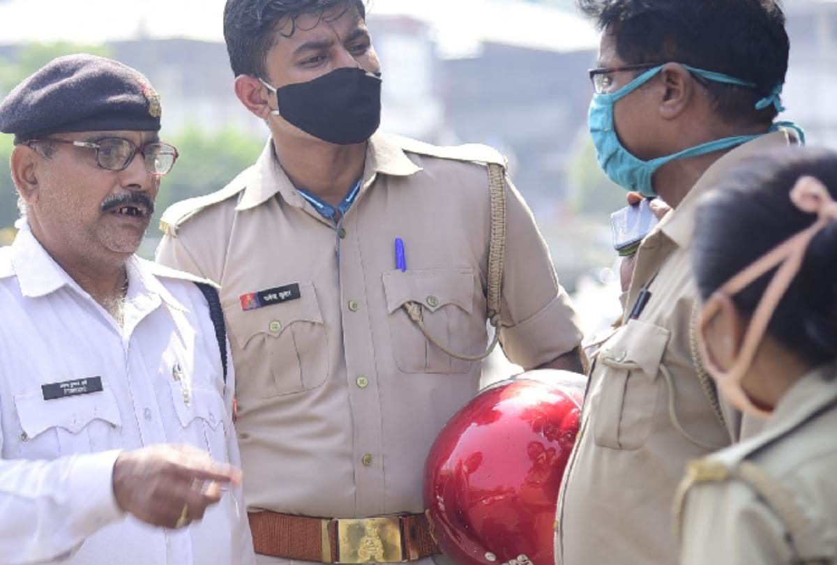a running bike caught fire in lucknow