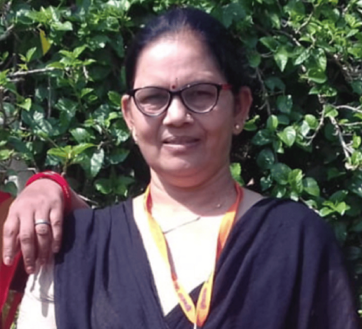 Government woman teacher died after fall from bike in varanasi up
