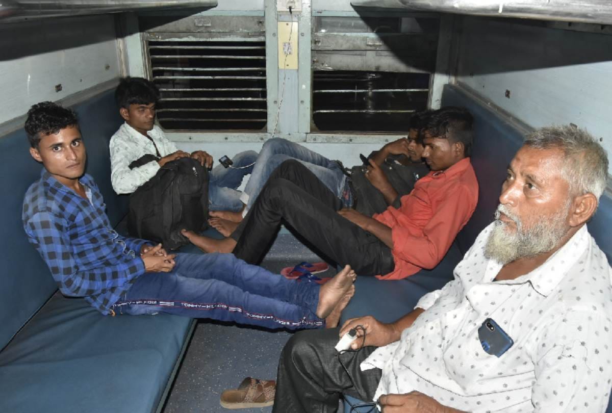 railway employees are not doing work sincerely