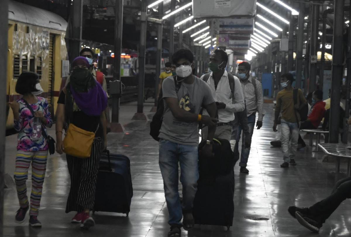 railway employees are not doing work sincerely