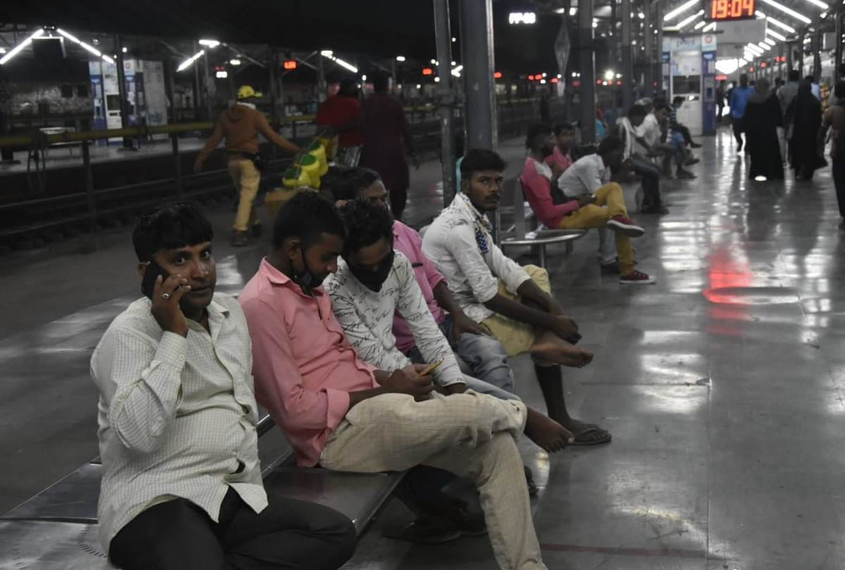 railway employees are not doing work sincerely