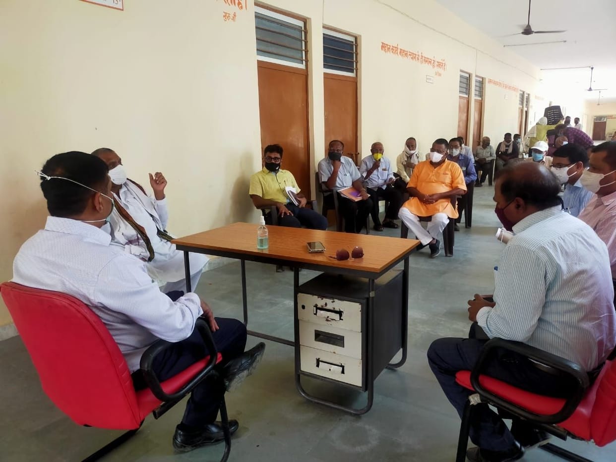 MPs, DMs come to persuade angry farmers in Auraiya
