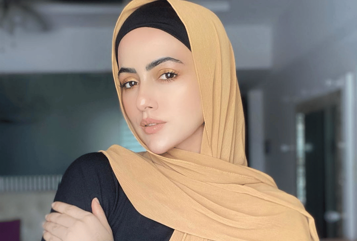 Sana Khan gives befitting reply to a user who mocked her for wearing 'Hijab'