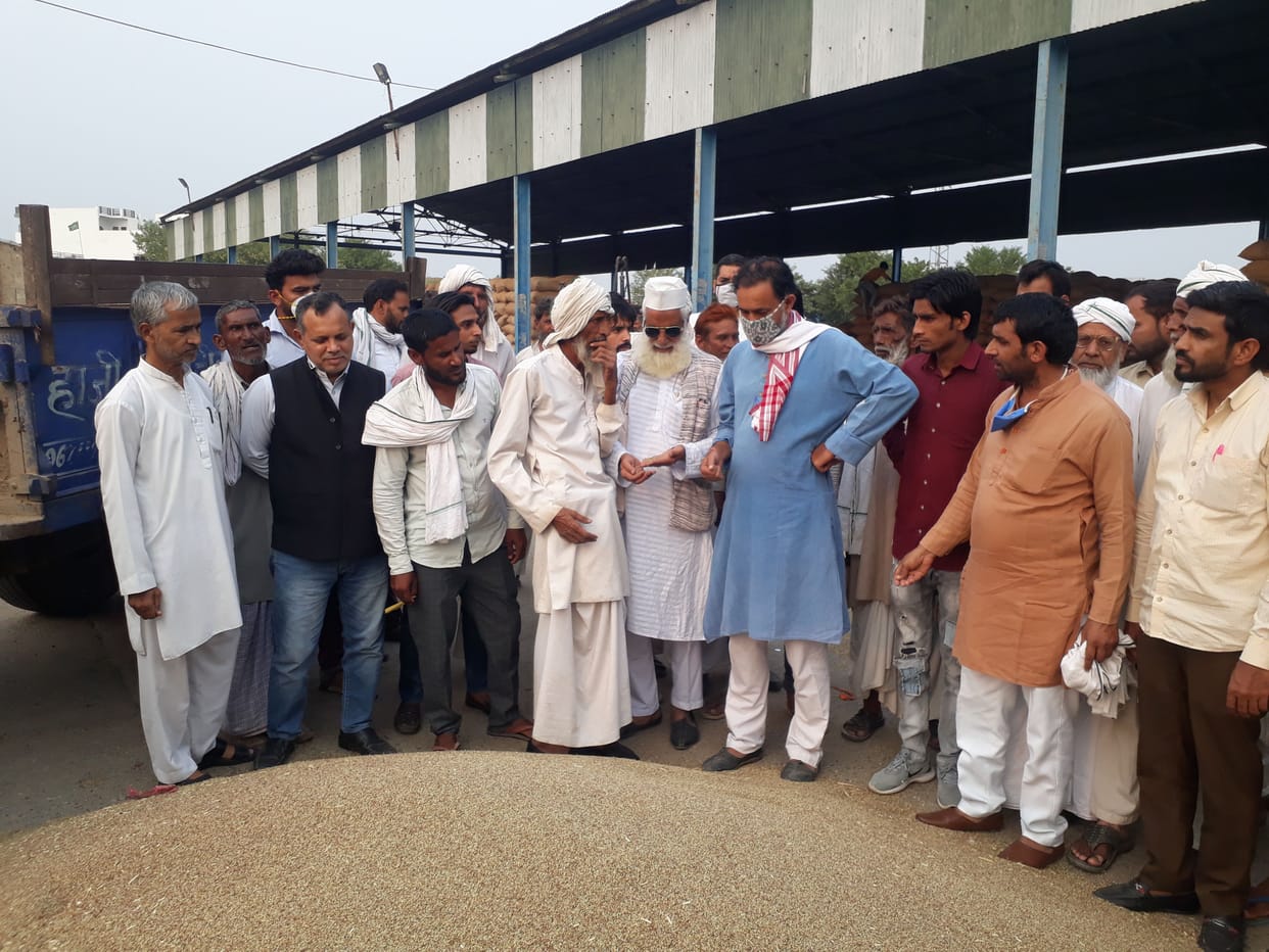 Yogendra Yadav attacks government over farm bill