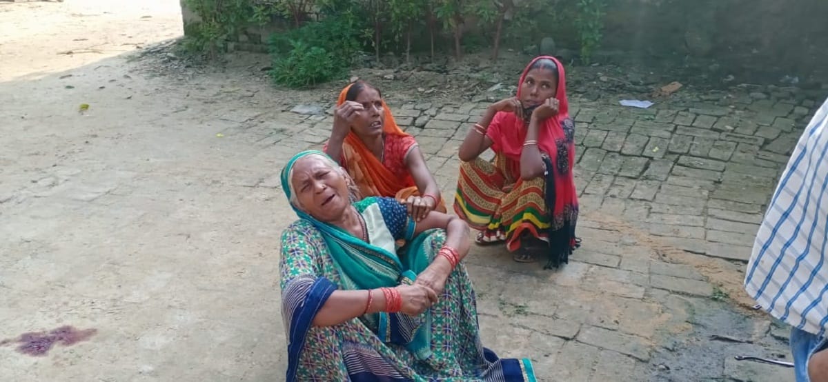 Old man killed by ax son injured during dispute for throwing garbage in azamgarh